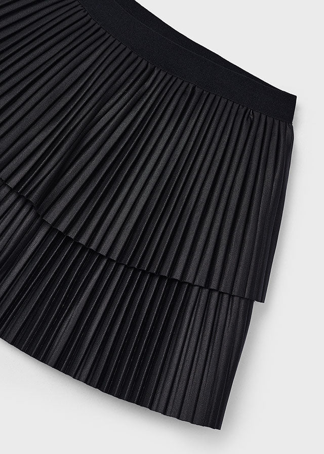 Black pleated skirt