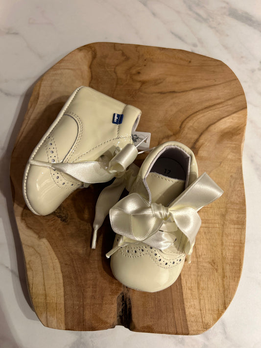 Cream stabifoot baby shoes