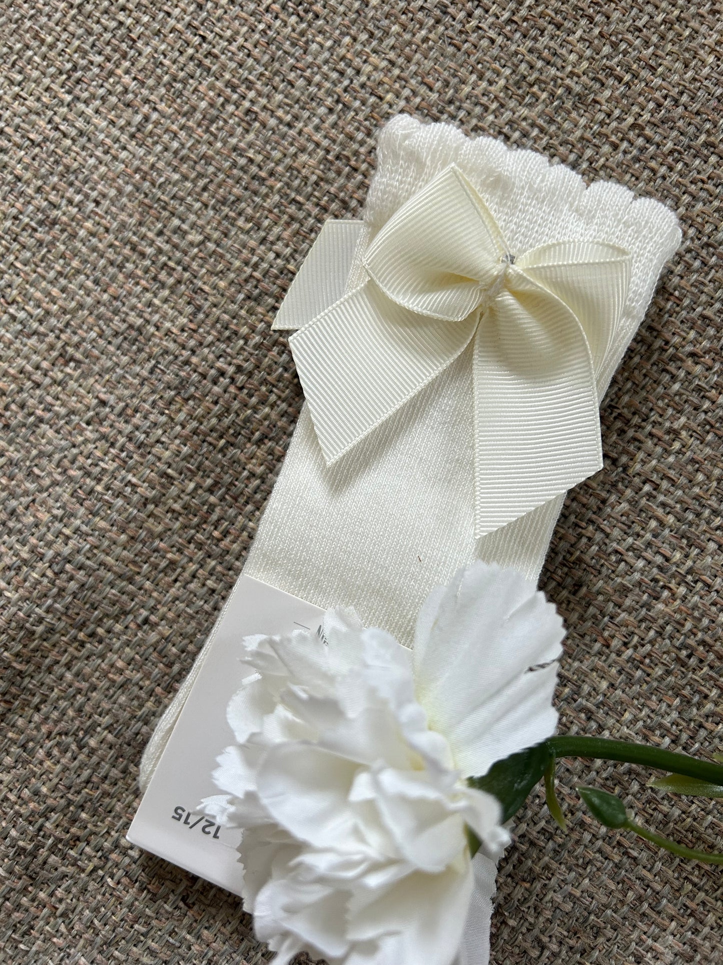 Cream kneesocks