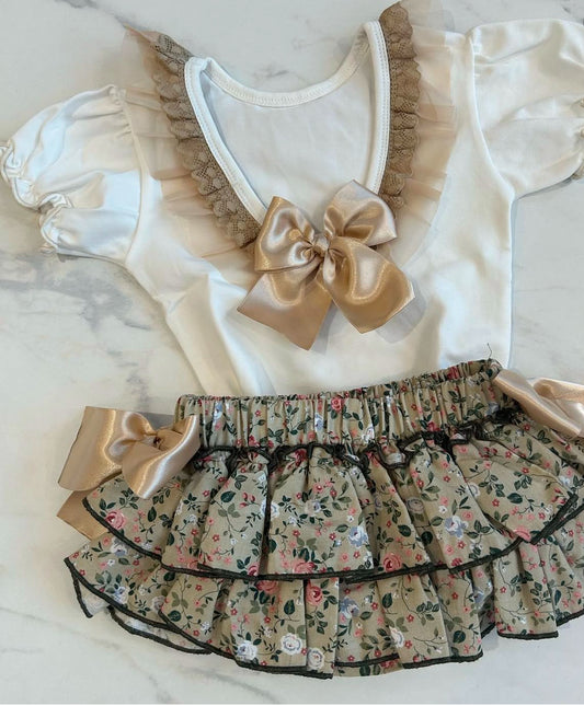 Beige bow top