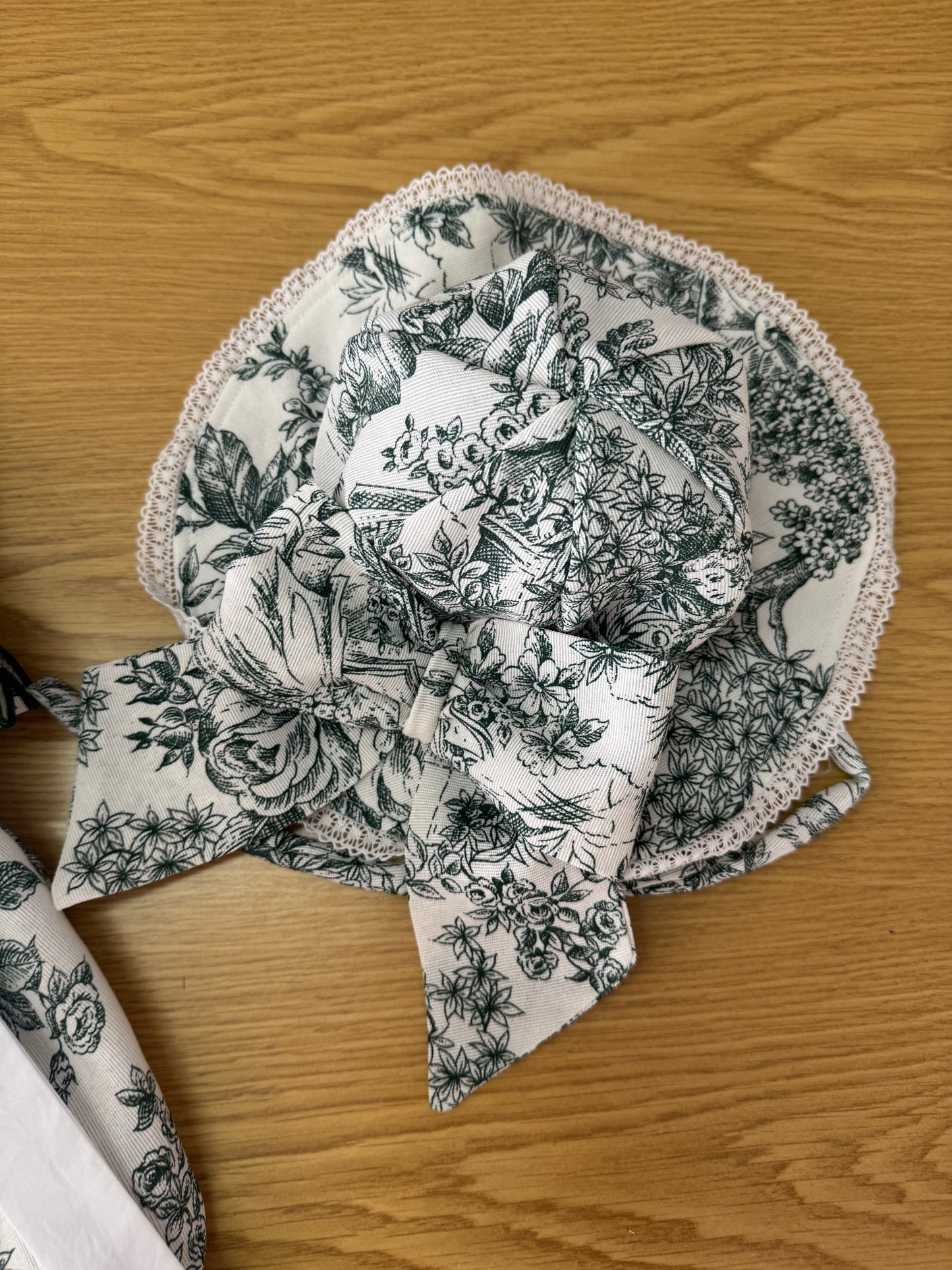 Toile de jouy green hat - PRE ORDER