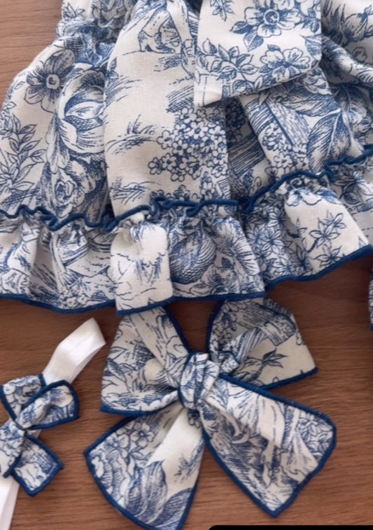 Hair bow toile de Jouy blue