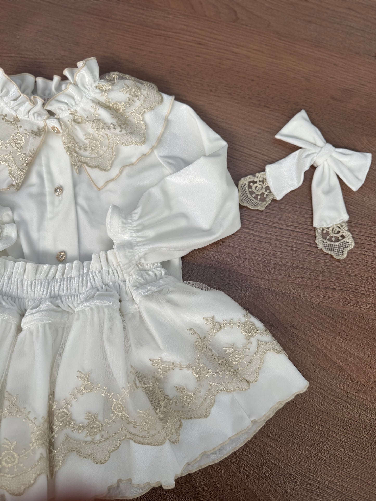 Cleo ivory hairbow